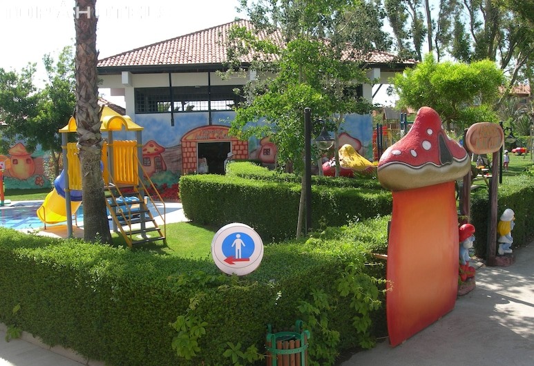 Игровая площадка для детей (снаружи)